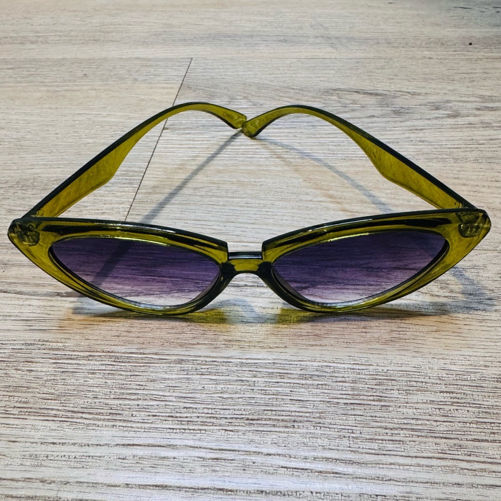 Green Cat-Eye Sunglasses with Gradient Lenses